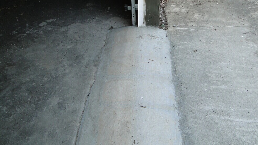 More Photos Of 177 S Pence St, East Alton Warehouse For Lease