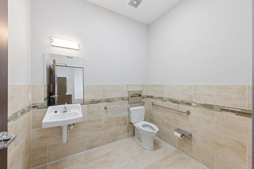 More Photos Of 420 Peninsula Ave, San Mateo Medical For Sale