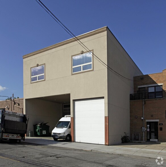 More Photos Of 516 Cherry Ln, Floral Park Office For Lease