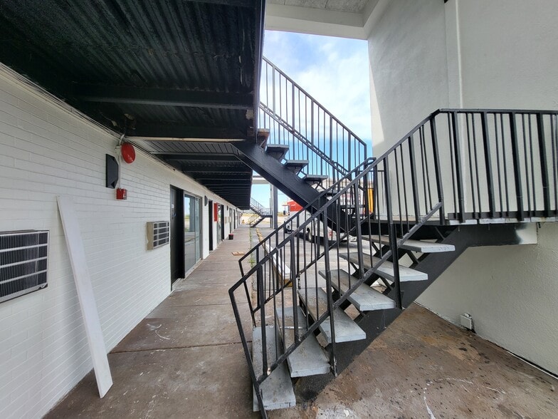 More Photos Of 7350 N Hanley Rd, Hazelwood Hotel For Sale