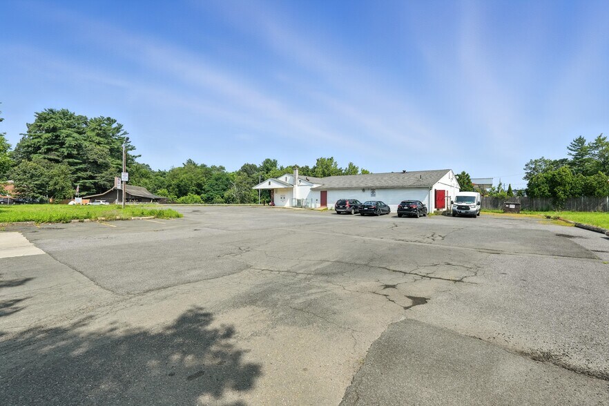 More Photos Of 427 N Elm St, Westfield Drugstore For Lease