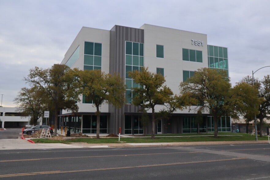 More Photos Of 7951 Shoal Creek Blvd, Austin Medical For Lease