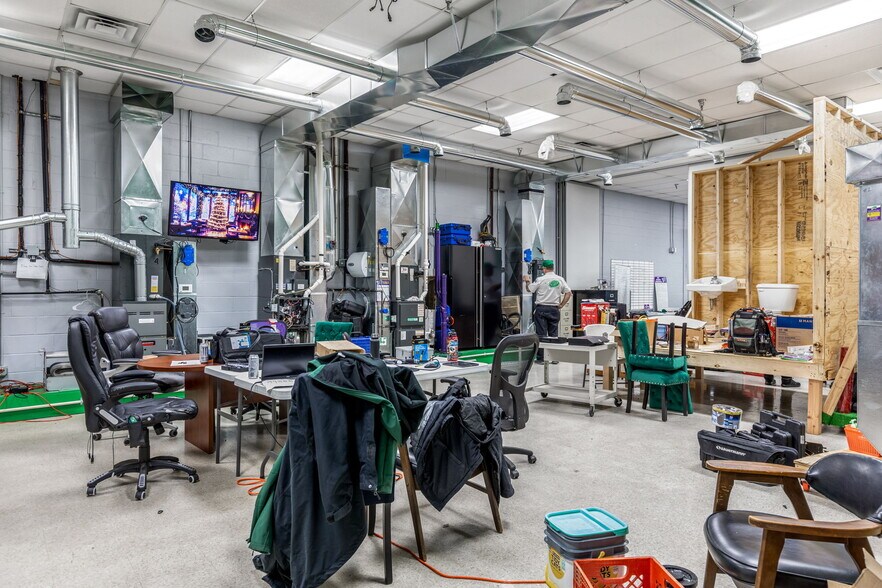 More Photos Of 4631 N Saint Peters Pky, Saint Peters Flex For Sale