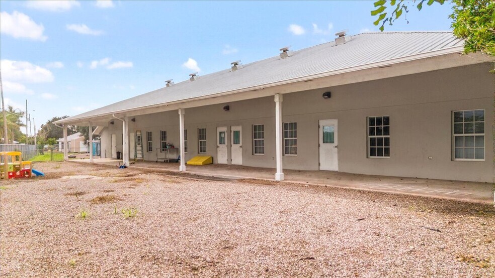More Photos Of 180-190 Basilan Crescent, Clewiston Daycare Center For Sale