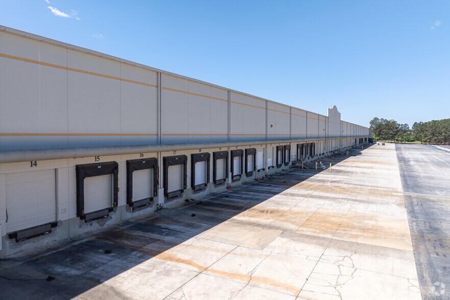 More Photos Of 237 Greenwood Industrial Ct, McDonough Distribution For Lease