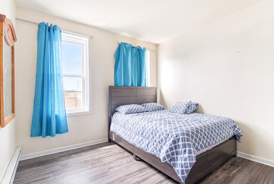 More Photos Of 204 Parkhurst St, Newark Apartments For Sale
