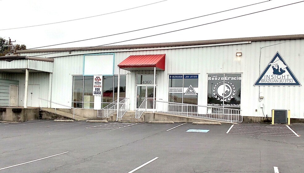 More Photos Of 4360 S Highway 27, Somerset Storefront For Lease