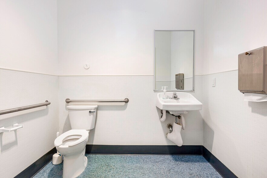 More Photos Of 2700 N Bellflower Blvd, Long Beach Medical For Lease