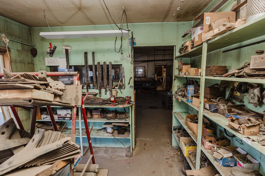 More Photos Of 410 N Commercial Ave, Sedgwick Storefront For Sale