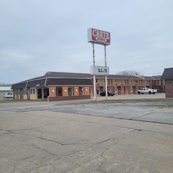 More Photos Of 1515 Blue Acres St, Crete Hotel For Sale