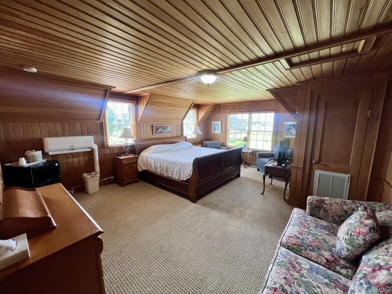 More Photos Of 155 Silver Lake Dr, Ocracoke Hospitality For Sale