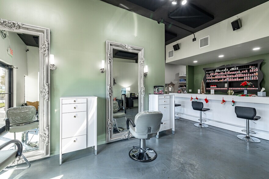 More Photos Of 3831 Tyrone Blvd N, Saint Petersburg Office For Lease