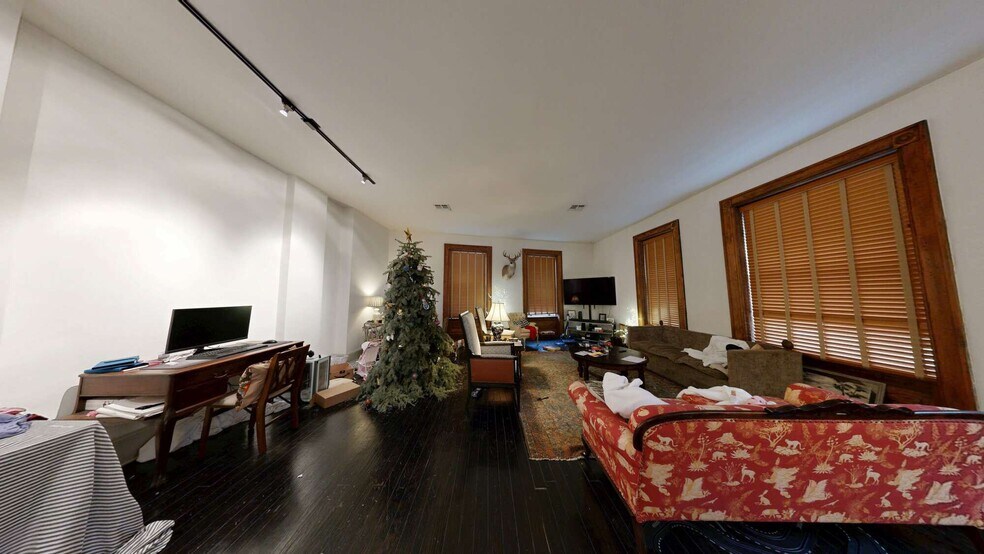 More Photos Of 235 E Commerce St, San Antonio Storefront Retail Office For Lease