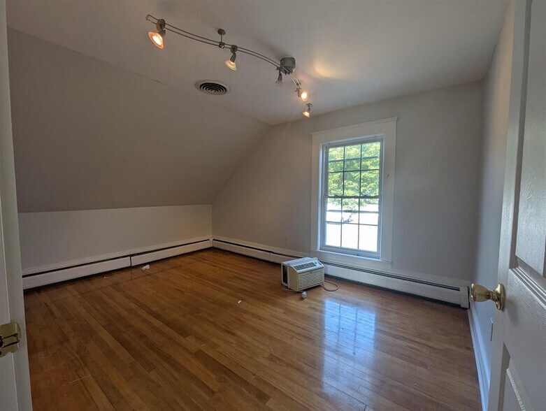 More Photos Of 198 Washington St, Claremont Office For Sale