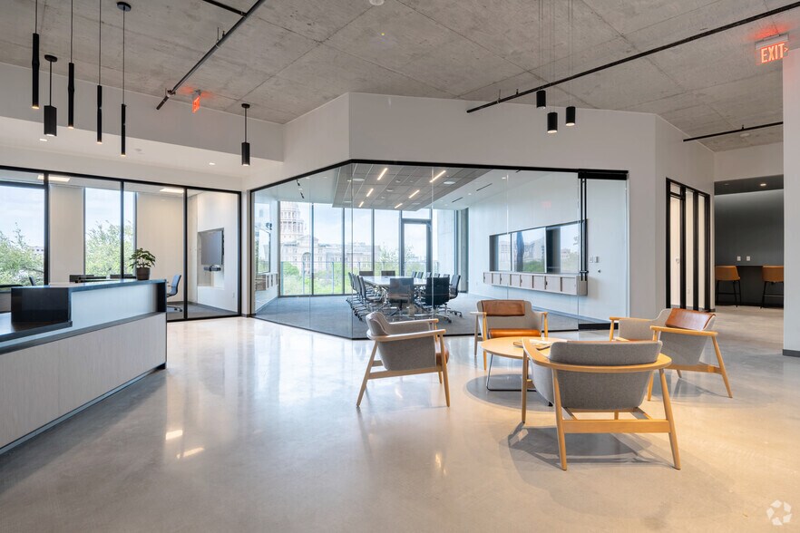 More Photos Of 203 W 10th St, Austin Office For Lease