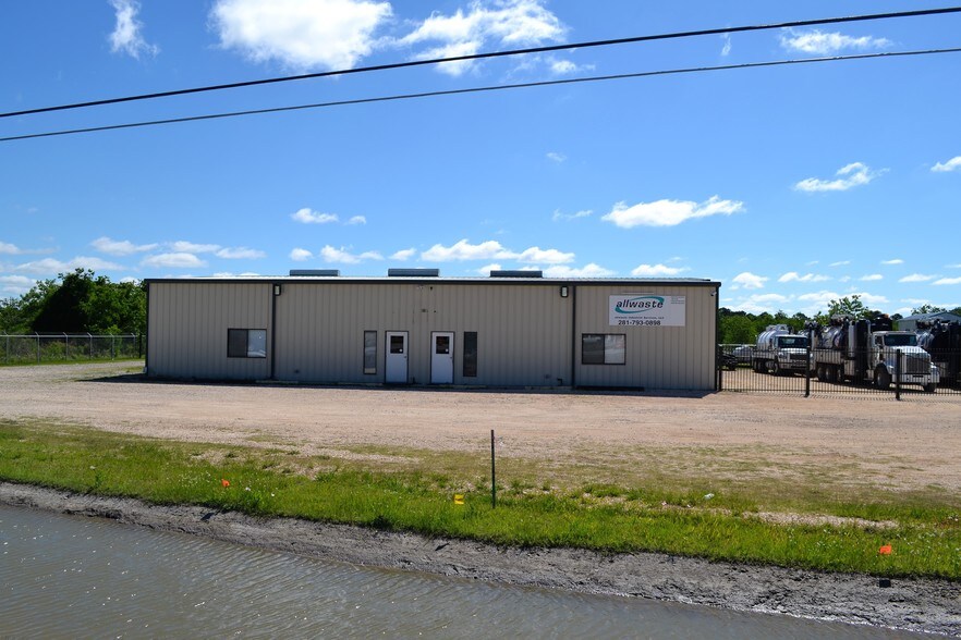 More Photos Of 7020 FM 3180 Rd, Baytown Distribution For Sale