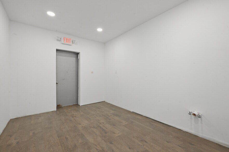 More Photos Of 1621-1623 Grand Ave, North Baldwin Storefront For Lease