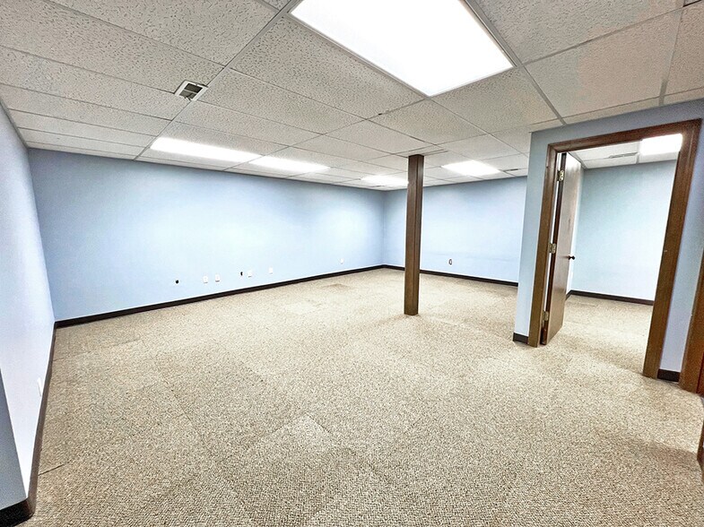 More Photos Of 2900 Frank Scott Pky, Belleville Medical For Sale