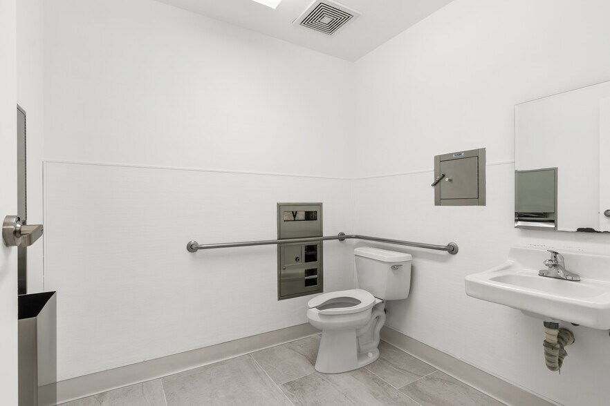 More Photos Of 3003 4th Ave, San Diego Medical For Lease