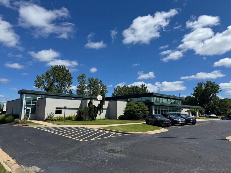 More Photos Of 3350 Broadmoor Ave SE, Grand Rapids Medical For Lease
