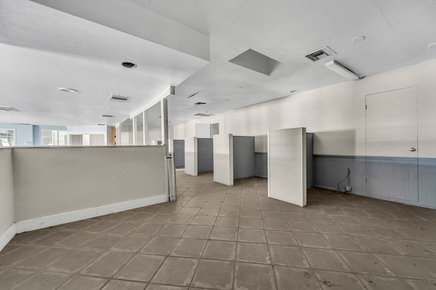 More Photos Of 40420 10th St W, Palmdale Freestanding For Sale