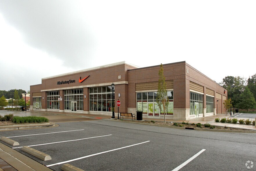 More Photos Of 10-22 Meadows Cir, Lake Saint Louis Unknown For Lease