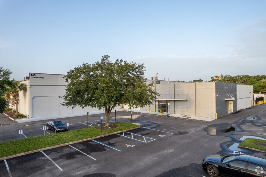 More Photos Of 440 W Kennedy Blvd, Orlando Industrial For Lease