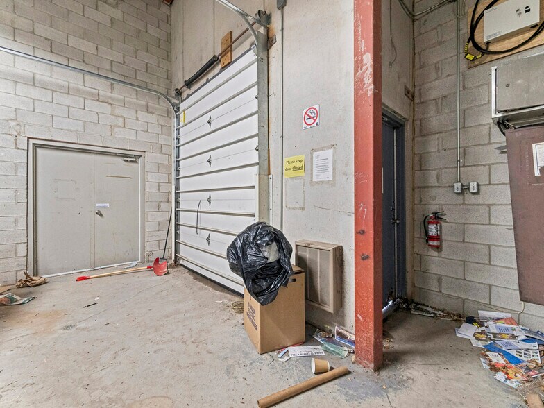 More Photos Of 175 W Beaver Creek Rd, Richmond Hill Light Distribution For Sale