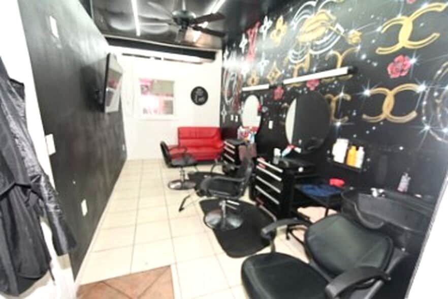 More Photos Of 2711 N Pine Hills Rd, Orlando Storefront For Sale