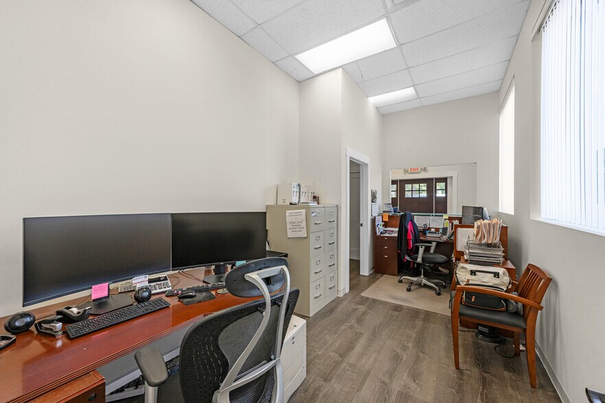 More Photos Of 3609 N Frazier St, Conroe Office For Sale