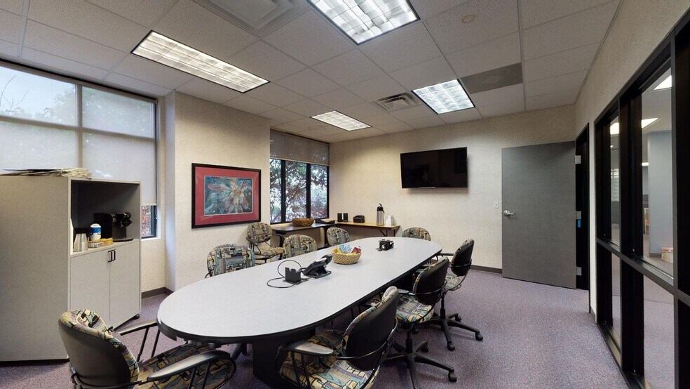 More Photos Of 3827 Promontory Point Dr, Austin Flex For Lease