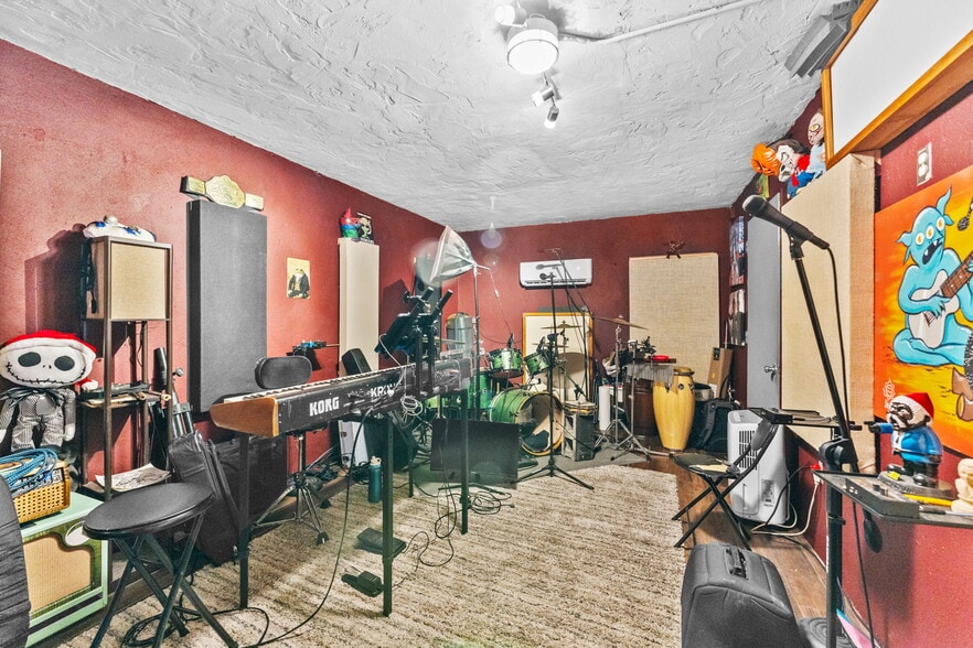 More Photos Of 701 49th St S, Gulfport Freestanding For Sale