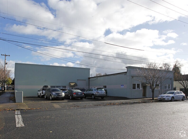Primary Photo Of 128 NE 7th Ave, Portland Light Distribution For Lease