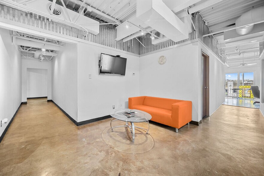 More Photos Of 2909 San Jacinto St, Dallas Loft Creative Space For Sale