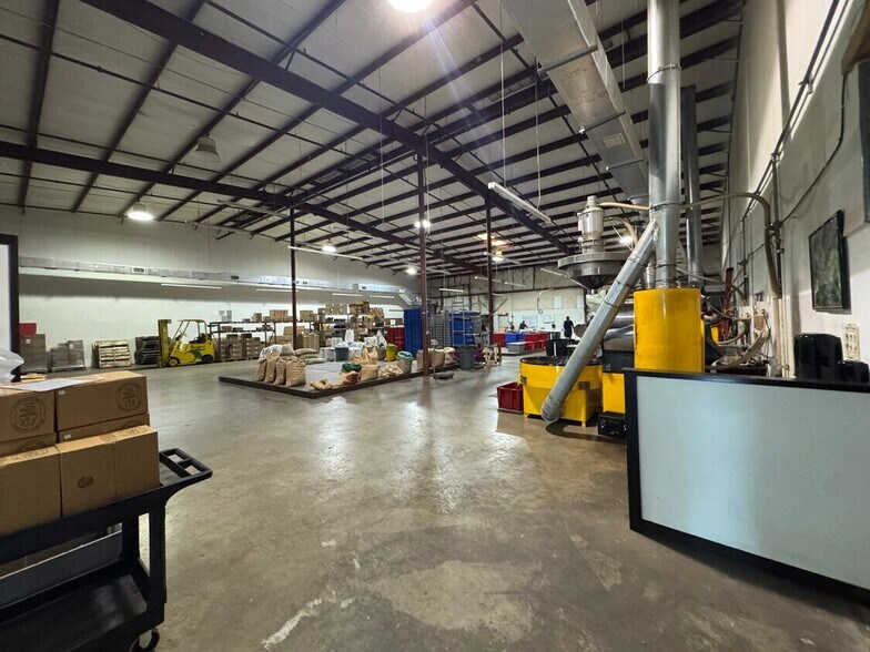 More Photos Of 3032-3090 44th Ave N, Saint Petersburg Warehouse For Lease
