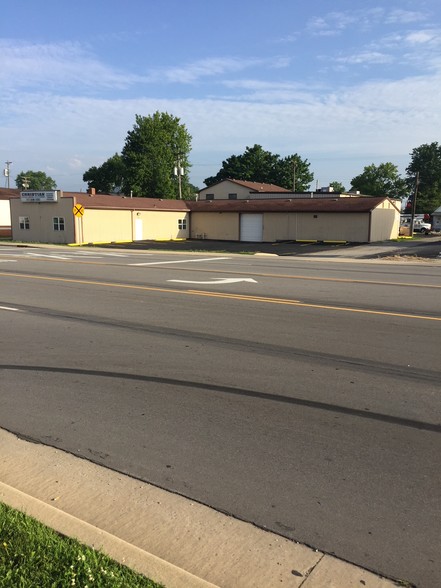 Primary Photo Of 318 E Broadway St, Shelbyville Light Manufacturing For Sale