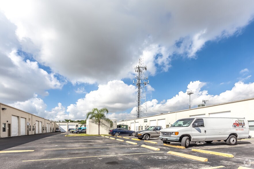 More Photos Of 4342-4394 SW 74th Ave, Miami Warehouse For Lease