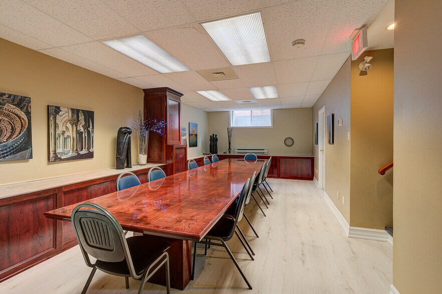 More Photos Of 415 Rue Du Village, Repentigny Office For Sale