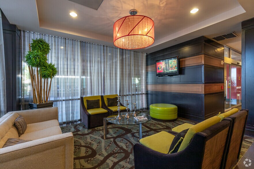 More Photos Of 7611 Katy Fwy, Houston Hotel For Sale
