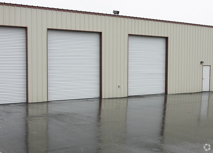 More Photos Of 1220 Rockpebble St, North Las Vegas Light Manufacturing For Lease