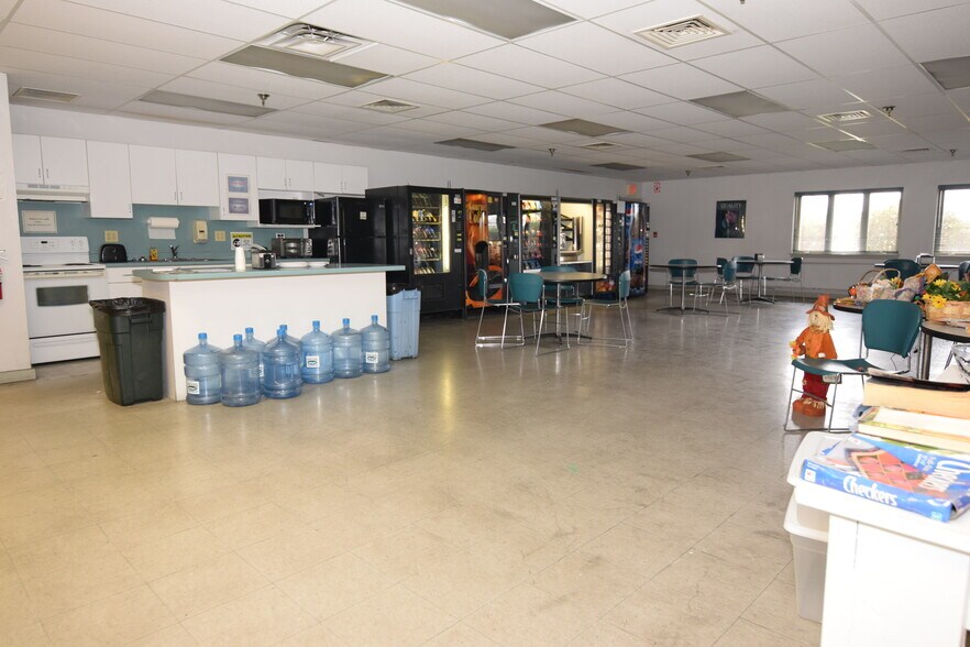 More Photos Of 446 Benton Rd, North Haverhill Manufacturing For Sale