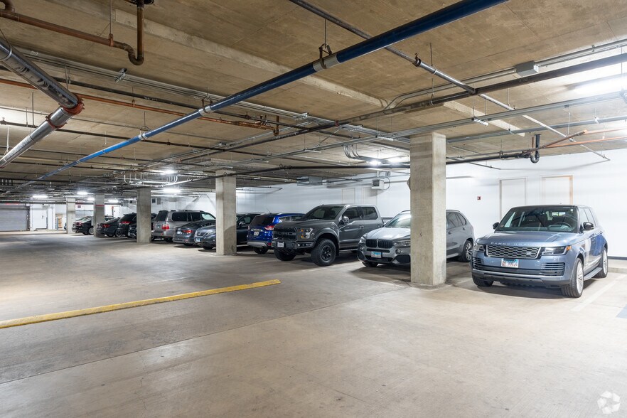 More Photos Of 700 Commerce Dr, Oak Brook Coworking Space