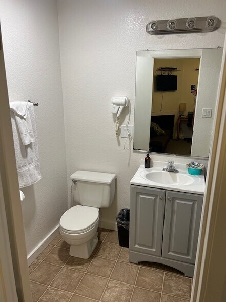 More Photos Of 14 Saint Andrews Rd, Valley Springs Hotel For Sale