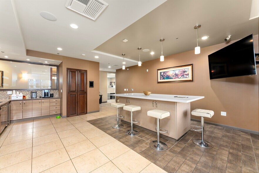 More Photos Of 975 Reserve Dr, Roseville Medical For Sale