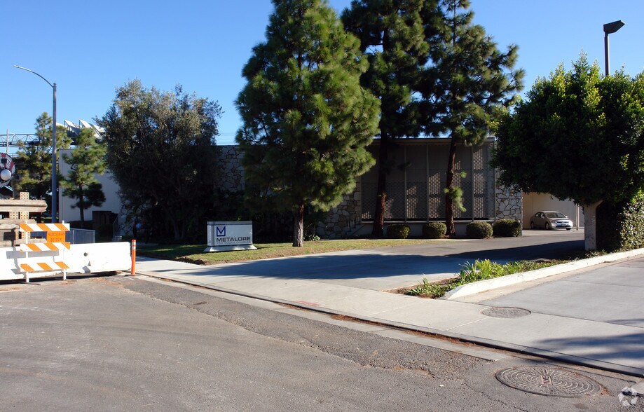 Primary Photo Of 750 S Douglas St, El Segundo Flex For Lease