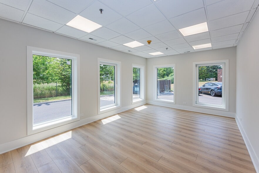 More Photos Of 1131-1149 W 175th St, Homewood Light Distribution For Lease