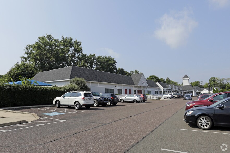 More Photos Of 150-180 E Butler Ave, Chalfont Storefront For Lease