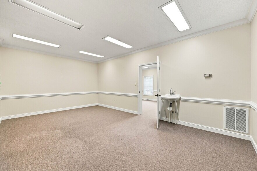 More Photos Of 1708 S Mebane St, Burlington Office For Sale