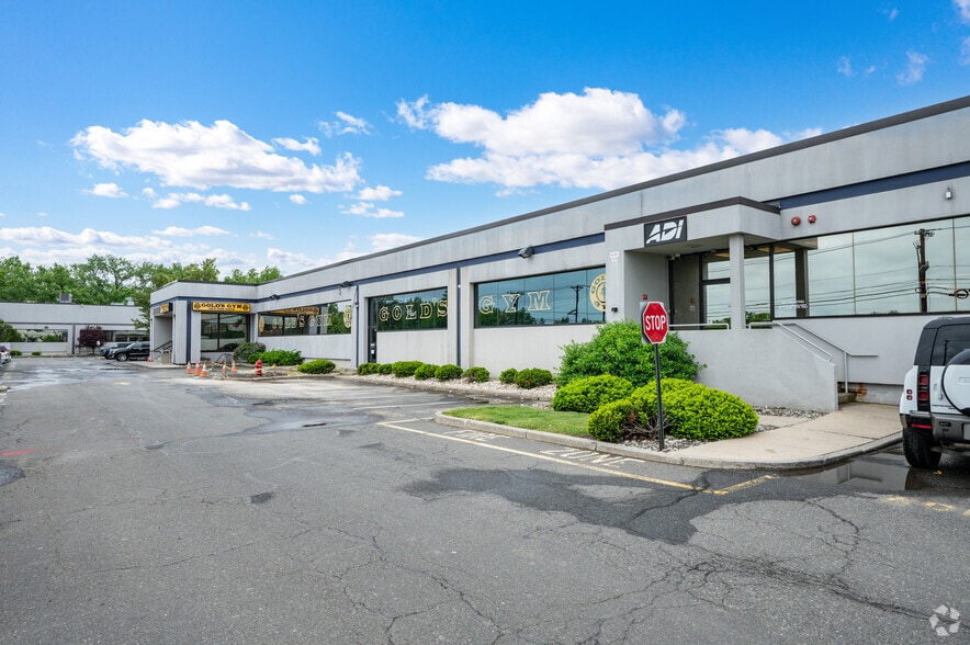 More Photos Of 100 Hollister Rd, Teterboro Light Distribution For Lease