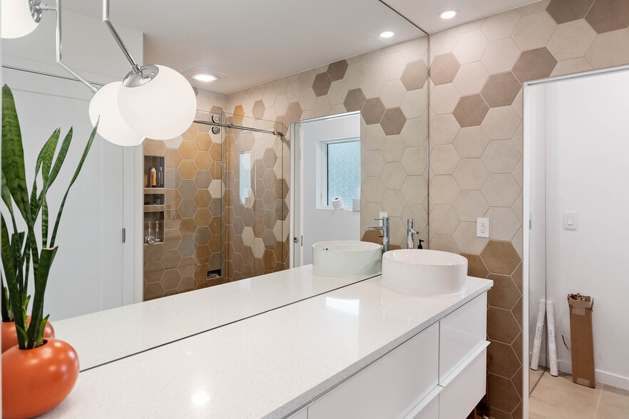 More Photos Of 7103 Lake View Rdg, Lake Ann Hospitality For Sale